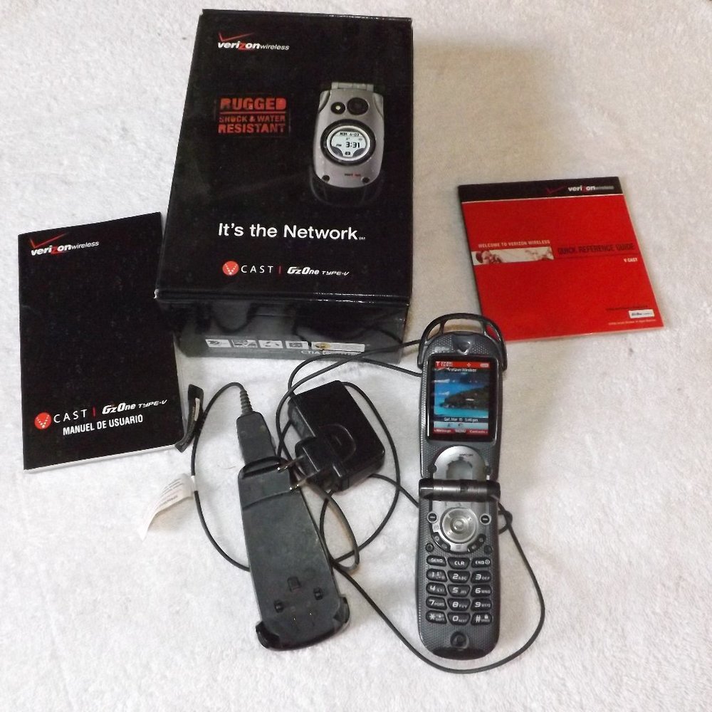 Rugged Casio G'zOne Type-V Gray & Black Verizon Very Rare Flip cell Phone Bundle